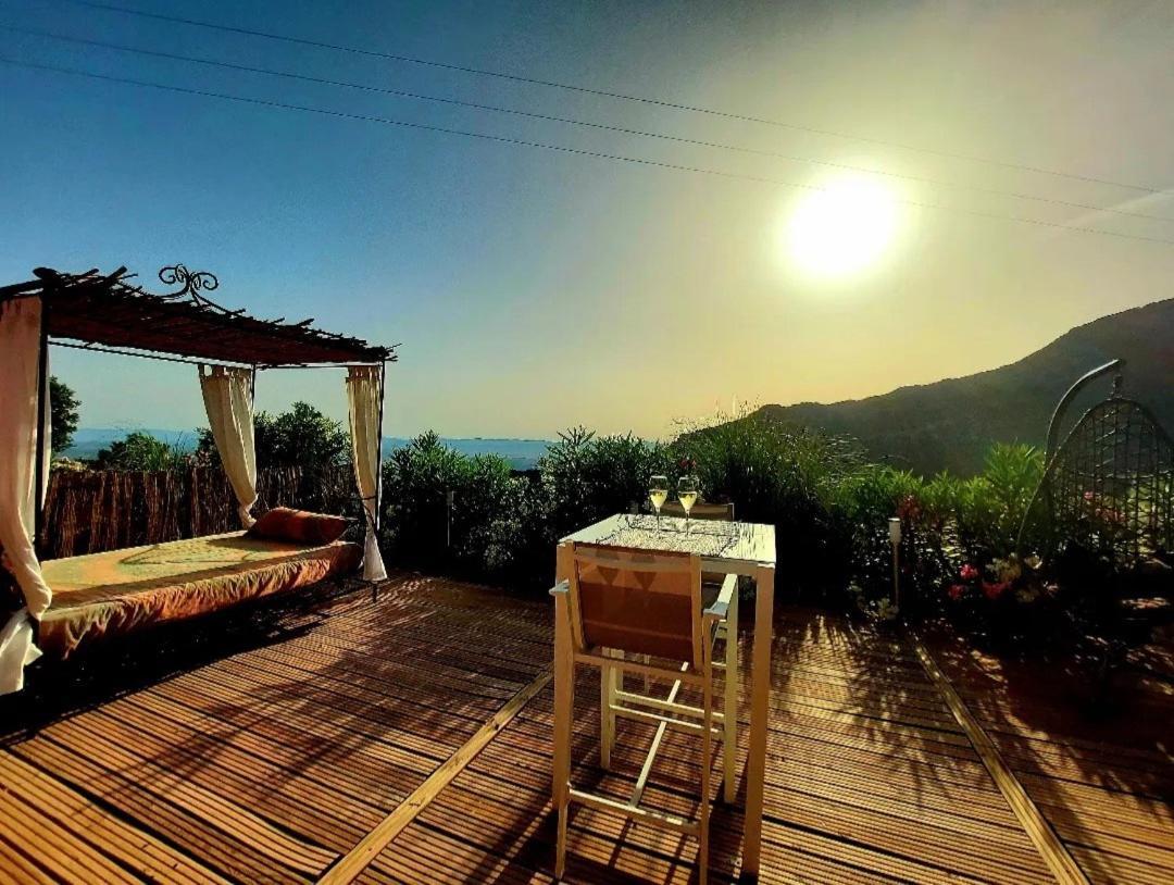 Ddg Retreat Hotel Casares Kültér fotó