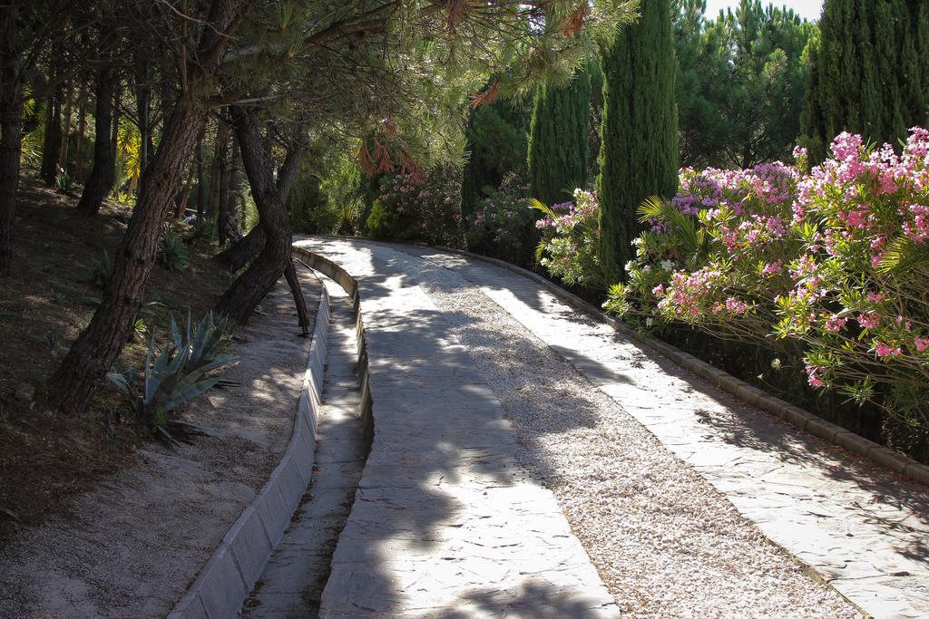 Ddg Retreat Hotel Casares Kültér fotó